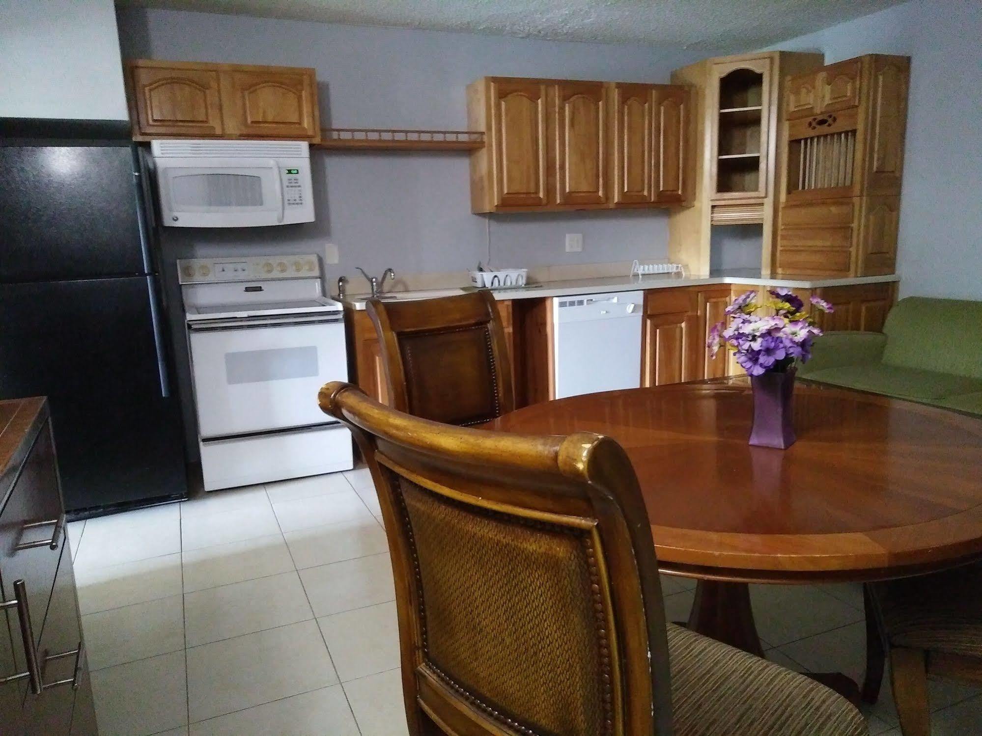 Travelodge By Wyndham Venice Venice Gardens Εξωτερικό φωτογραφία