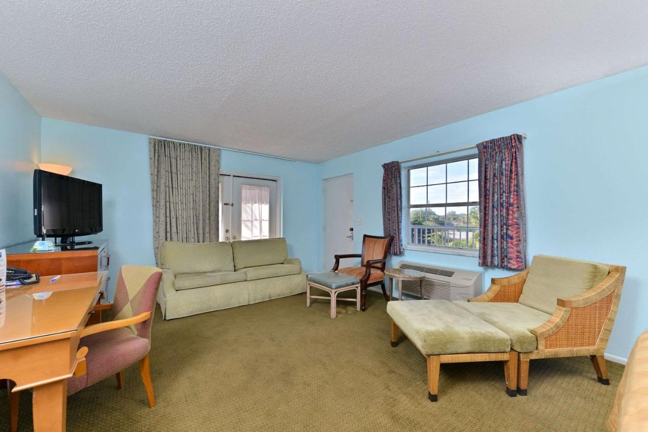Travelodge By Wyndham Venice Venice Gardens Εξωτερικό φωτογραφία